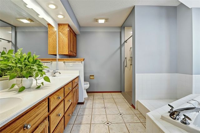 6 Banbury Lane, Bella Vista, AR 72714