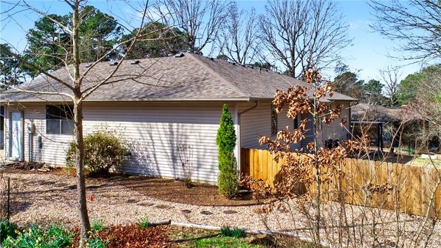 6 Banbury Lane, Bella Vista, AR 72714