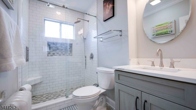 17 Main St, Lebanon Boro, NJ 08833