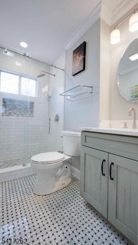 17 Main St, Lebanon Boro, NJ 08833