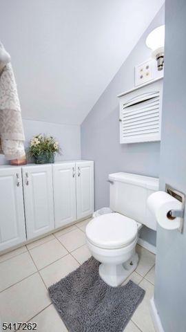 17 Main St, Lebanon Boro, NJ 08833