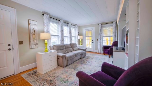 17 Main St, Lebanon Boro, NJ 08833