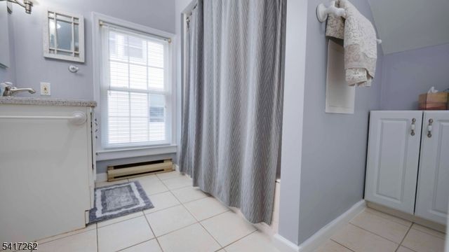 17 Main St, Lebanon Boro, NJ 08833