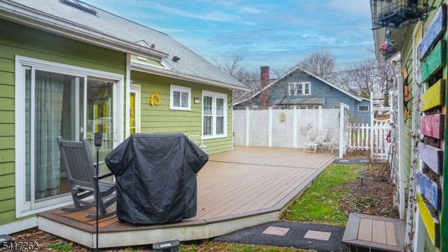 17 Main St, Lebanon Boro, NJ 08833