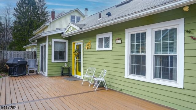 17 Main St, Lebanon Boro, NJ 08833