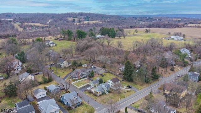 17 Main St, Lebanon Boro, NJ 08833