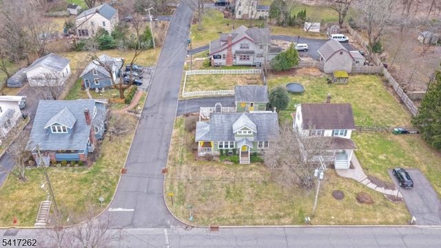 17 Main St, Lebanon Boro, NJ 08833