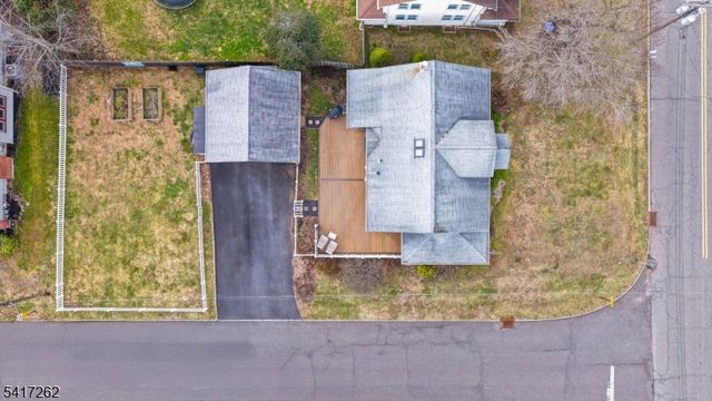 17 Main St, Lebanon Boro, NJ 08833