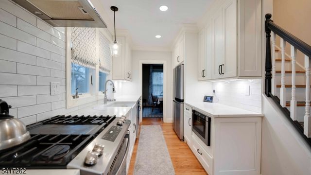 17 Main St, Lebanon Boro, NJ 08833