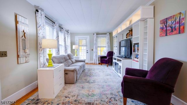 17 Main St, Lebanon Boro, NJ 08833