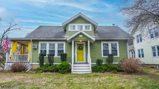 17 Main St, Lebanon Boro, NJ 08833