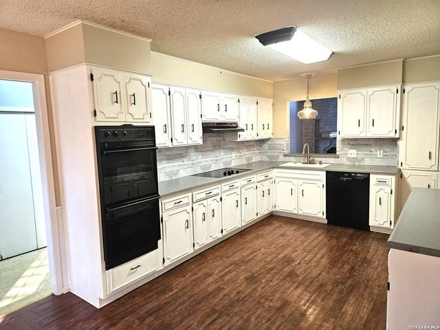 9349 BLAZING STAR, Garden Ridge, TX 78266