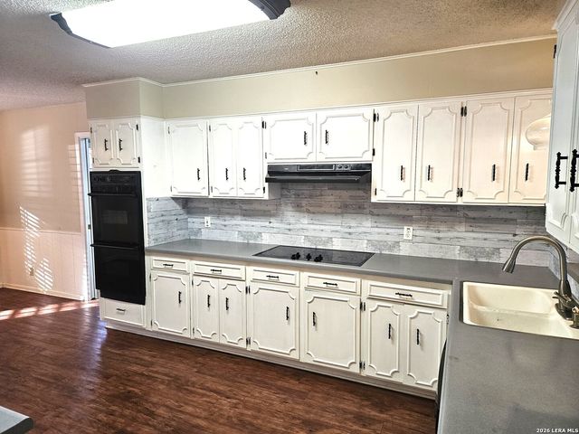 9349 BLAZING STAR, Garden Ridge, TX 78266