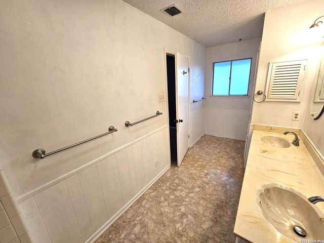 9349 BLAZING STAR, Garden Ridge, TX 78266