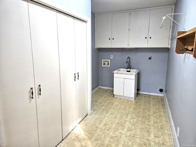 9349 BLAZING STAR, Garden Ridge, TX 78266