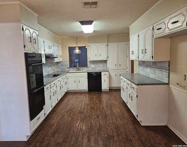 9349 BLAZING STAR, Garden Ridge, TX 78266