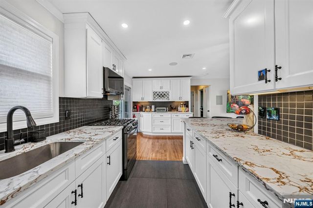 42 Donnalin Place, Clifton, NJ 07013
