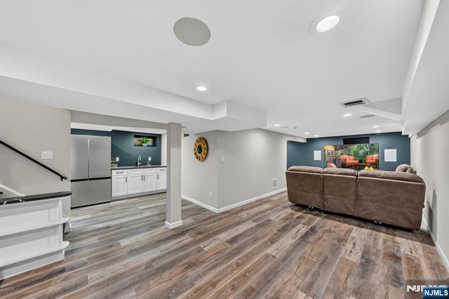 42 Donnalin Place, Clifton, NJ 07013