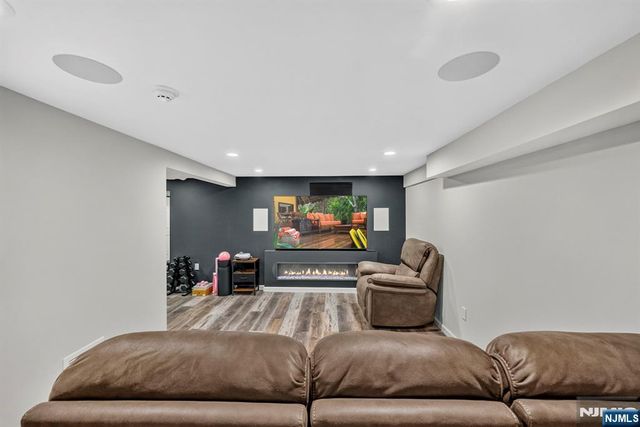 42 Donnalin Place, Clifton, NJ 07013