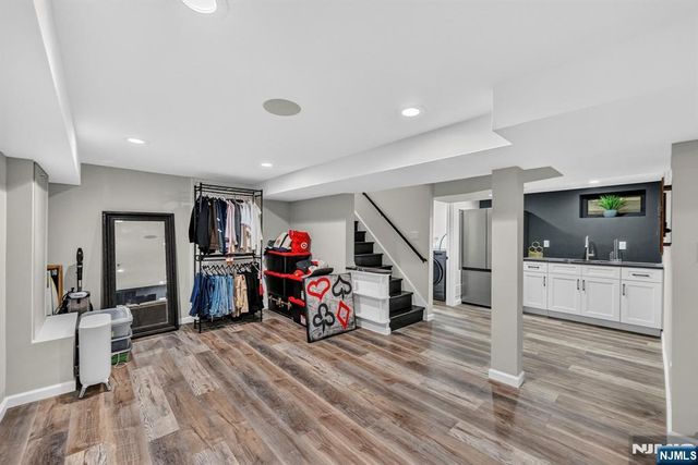 42 Donnalin Place, Clifton, NJ 07013