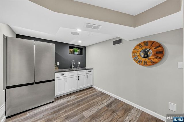 42 Donnalin Place, Clifton, NJ 07013