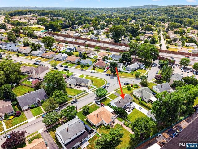 42 Donnalin Place, Clifton, NJ 07013