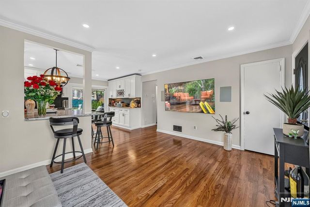 42 Donnalin Place, Clifton, NJ 07013