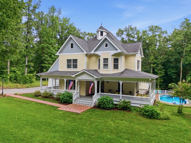 1097 Johnny Hall Rd, Burns, TN 37029