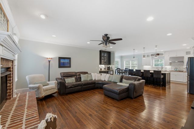 1097 Johnny Hall Rd, Burns, TN 37029