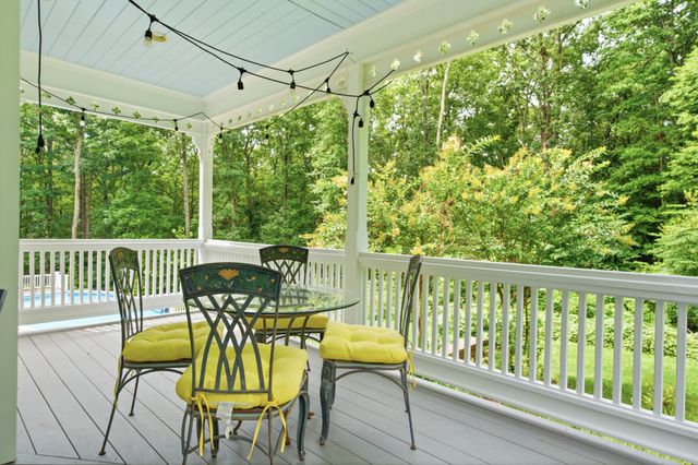 1097 Johnny Hall Rd, Burns, TN 37029