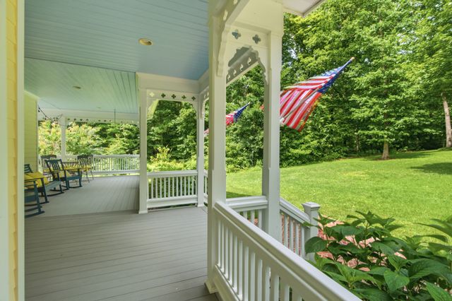 1097 Johnny Hall Rd, Burns, TN 37029