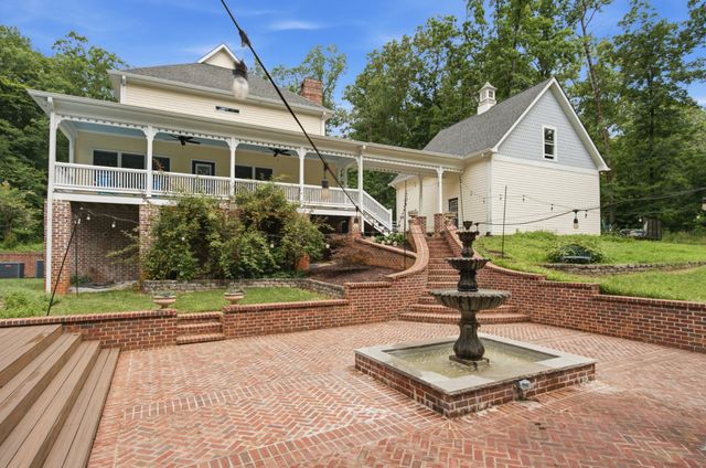 1097 Johnny Hall Rd, Burns, TN 37029