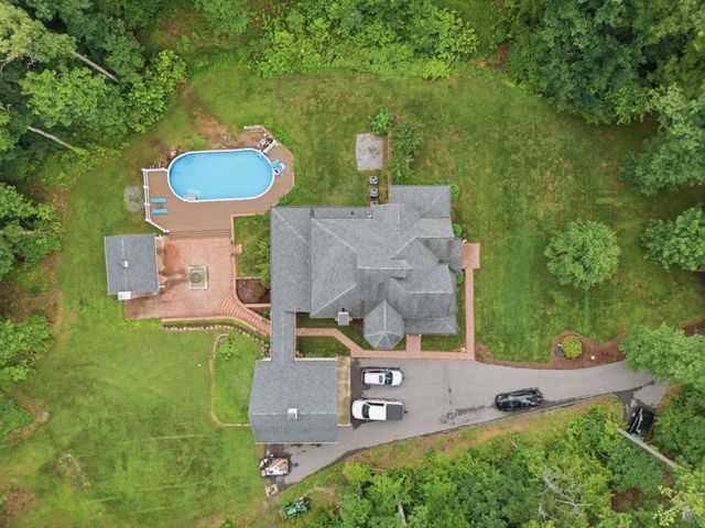1097 Johnny Hall Rd, Burns, TN 37029