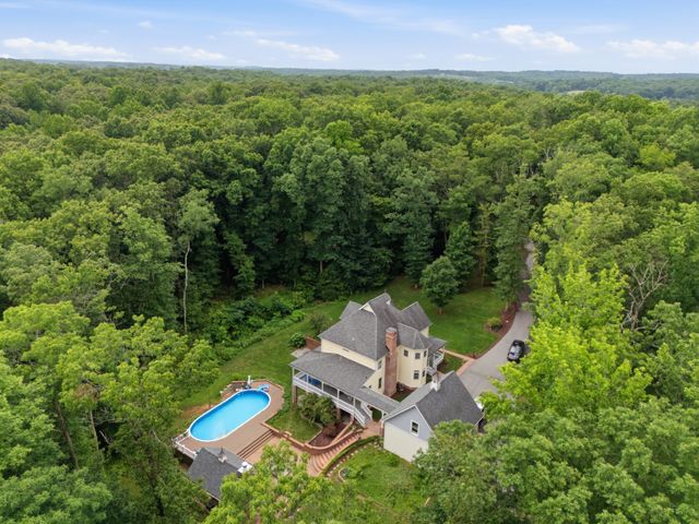 1097 Johnny Hall Rd, Burns, TN 37029