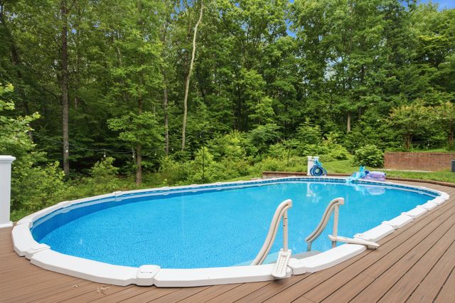 1097 Johnny Hall Rd, Burns, TN 37029