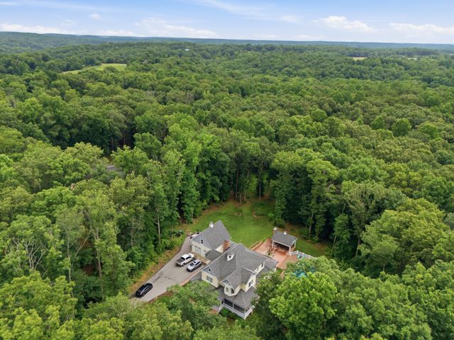 1097 Johnny Hall Rd, Burns, TN 37029