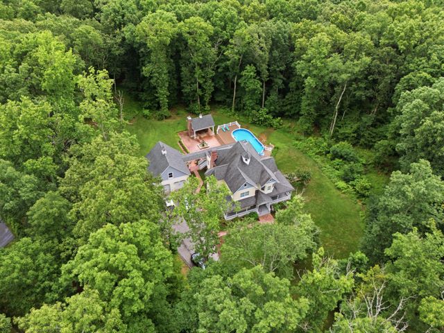 1097 Johnny Hall Rd, Burns, TN 37029