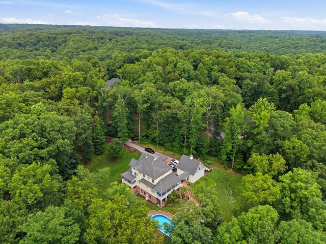 1097 Johnny Hall Rd, Burns, TN 37029