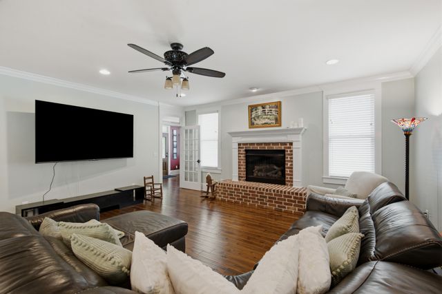 1097 Johnny Hall Rd, Burns, TN 37029