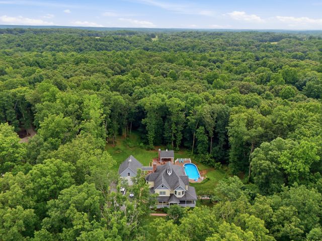 1097 Johnny Hall Rd, Burns, TN 37029