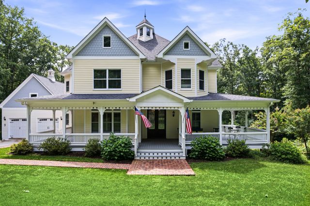 1097 Johnny Hall Rd, Burns, TN 37029