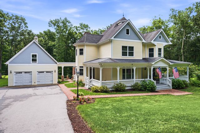 1097 Johnny Hall Rd, Burns, TN 37029