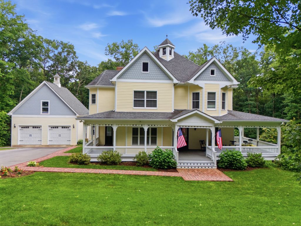 1097 Johnny Hall Rd, Burns, TN 37029