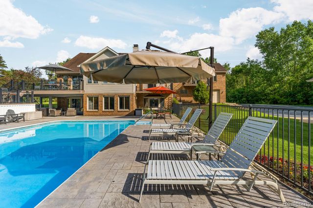 2325 7 Mile Road, Northfield Township, MI 48178