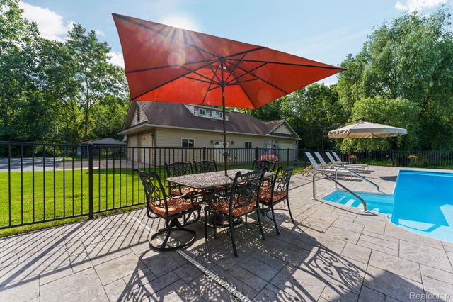 2325 7 Mile Road, Northfield Township, MI 48178