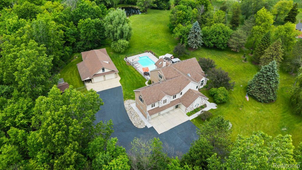 2325 7 Mile Road, Northfield Township, MI 48178