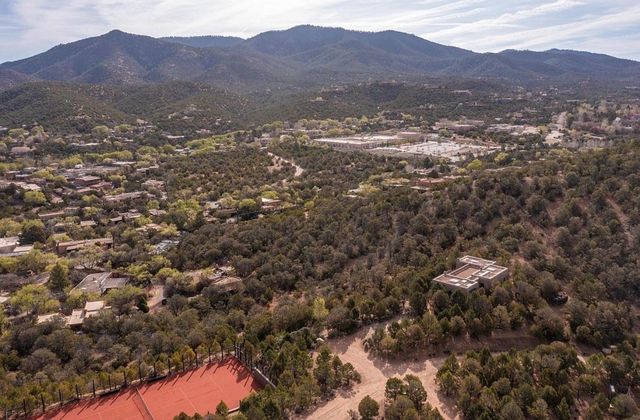 634 Camino De La Luz, Santa Fe, NM 87505