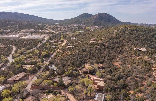 634 Camino De La Luz, Santa Fe, NM 87505