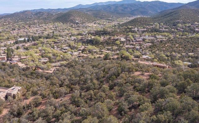 634 Camino De La Luz, Santa Fe, NM 87505