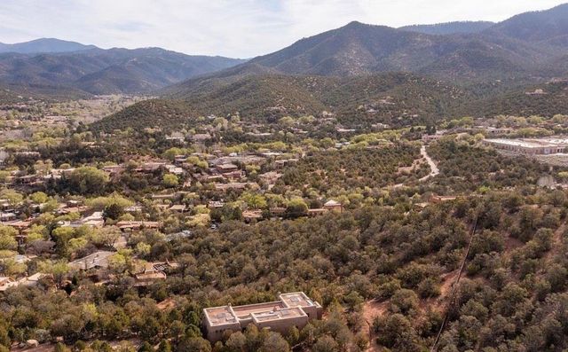 634 Camino De La Luz, Santa Fe, NM 87505